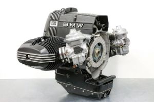 UPGRADE BMW 2-V Motor u. Getriebe schwarz beschichten